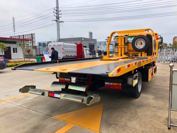 国六大运蓝牌一拖二清障车