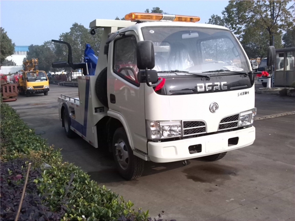 东风福瑞卡蓝牌一拖一清障车