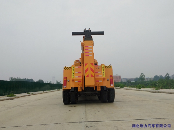 重汽前四后八黄牌一拖一清障车