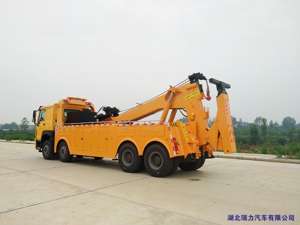 重汽前四后八黄牌一拖一清障车