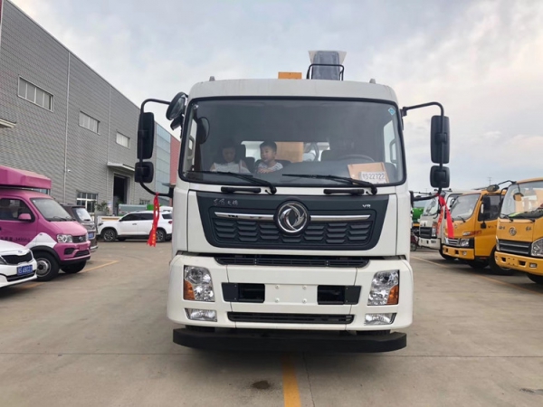 东风天锦黄牌带吊一拖二清障车