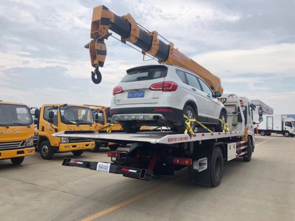 东风天锦黄牌带吊一拖二清障车