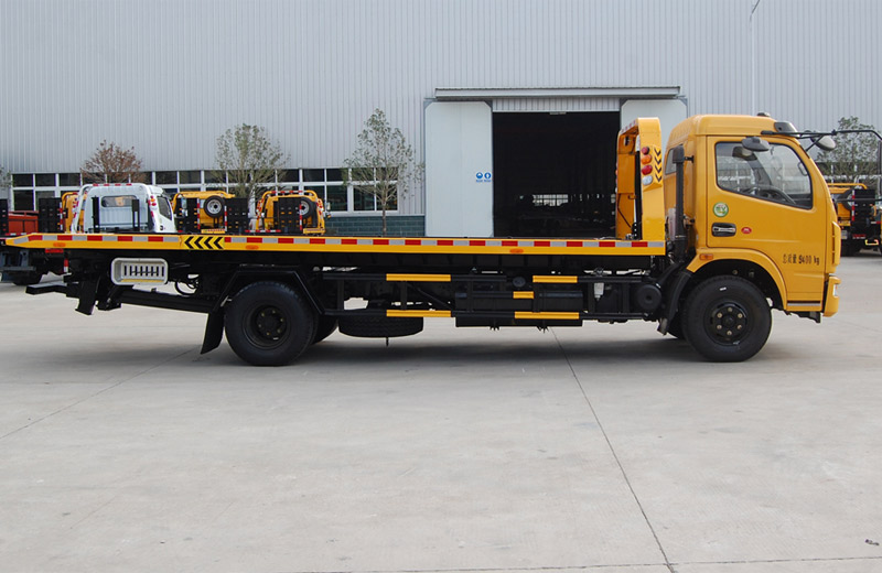 东风大多利卡D8单排一拖二半落地清障车