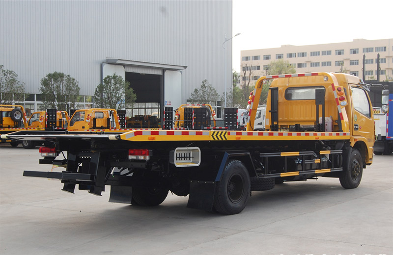 东风大多利卡D8单排一拖二半落地清障车