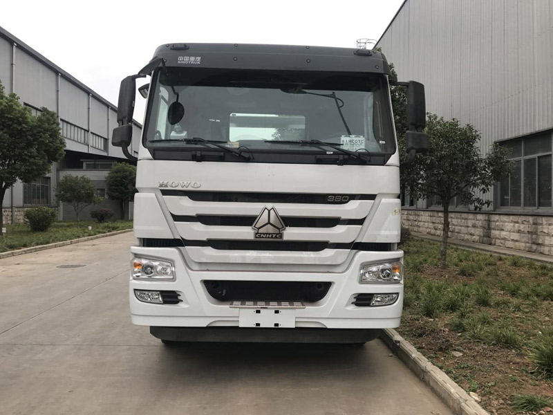 重汽豪沃前四后八大型清障车