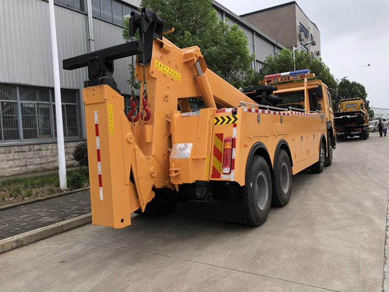 重汽豪沃前四后八大型清障车